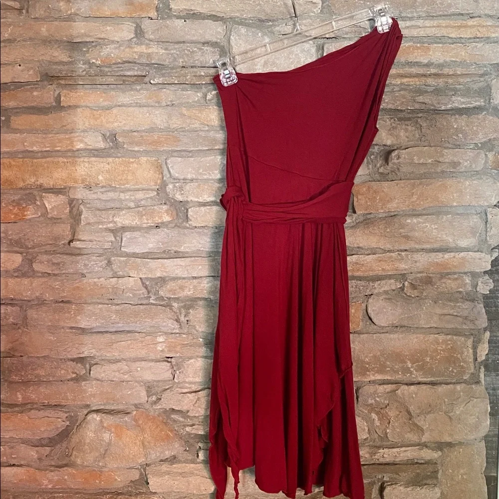 Elegant Red One-Shoulder Dress with wrap around sash. Large. - Picture 3 of 8